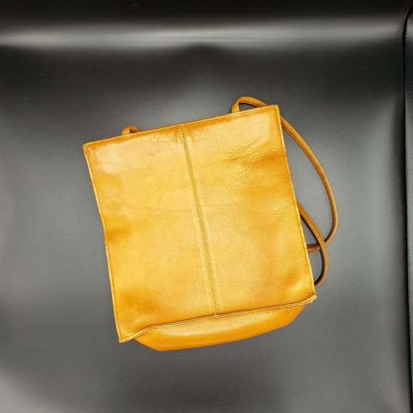 Stone Mountain 100% leather shoulder bag Purse With Attached Key Chain - Picture 3 of 13